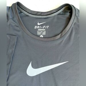 Nike Men's XL‎ Dri-Fit Gray Mesh Logo Short Sleeve Tee-Shirt